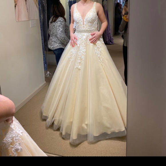 Dress - Picture 2 of 3